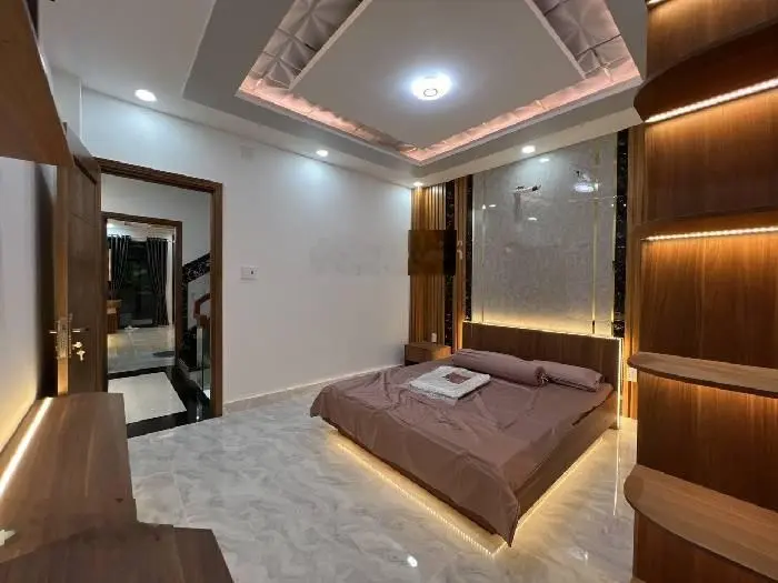 Bán nhà tuyệt đep 70m2 đường cộng hoà, sát etown. 4 tầng 4 phòng ngủ, hẻm xe hơi. giá chỉ 7tỷ hơn!!