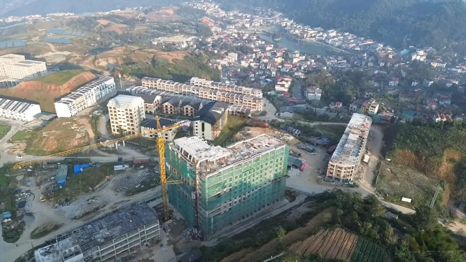 Căn hộ 2PN chỉ 2.3 tỷ tại trung tâm Sapa, view núi Hàm Rồng, full nội thất, sổ đỏ lâu dài cực hiếm