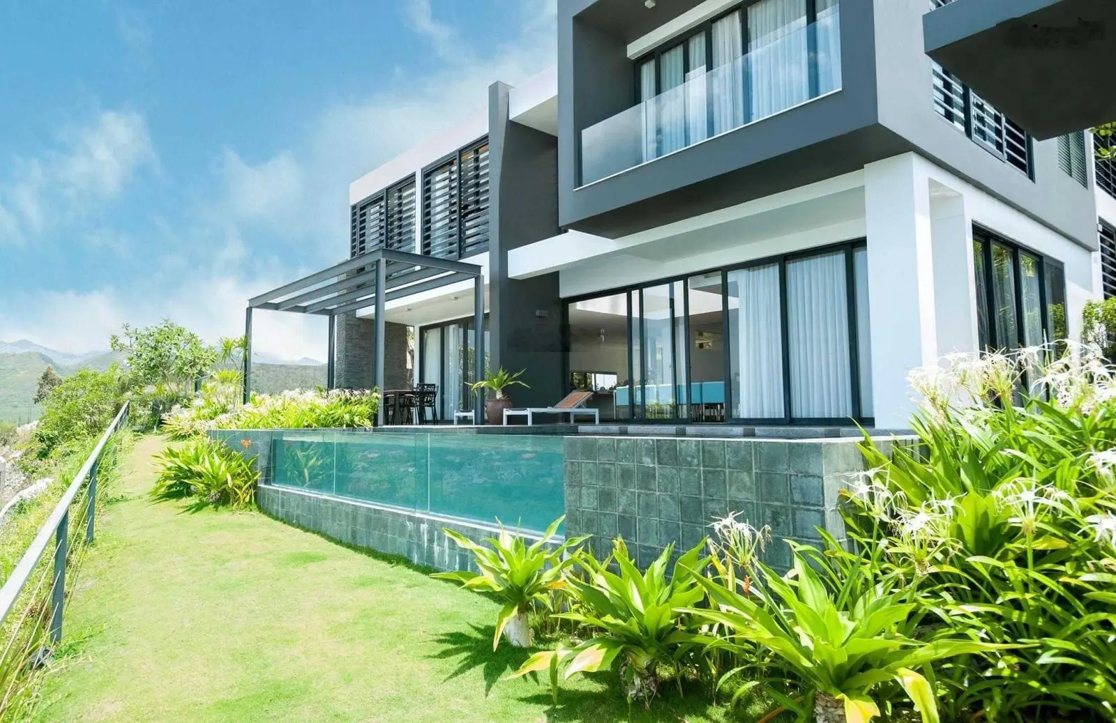 Chính chủ bán biệt thự view biển Anh Nguyễn, Nha Trang, 500m2, 2 tầng, 4PN, full nội thất, 49 tỷ