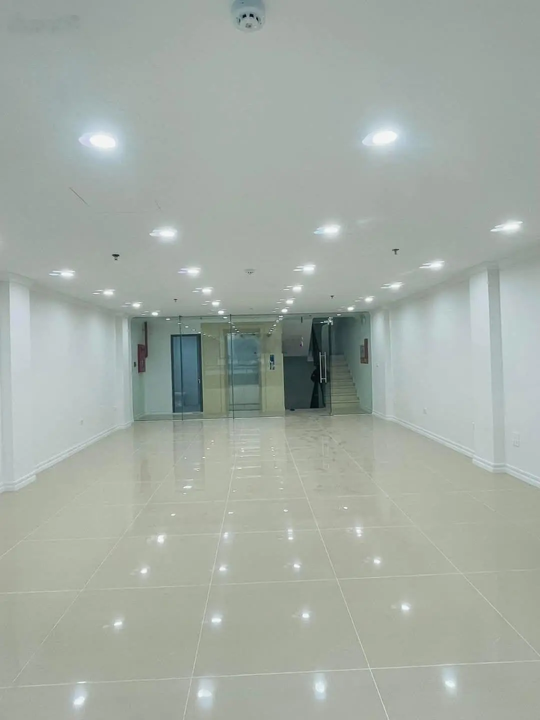 Bán nhà MP Mỹ Đình - DT 80m2 x 9T x thông sàn x thang máy x hầm x vỉa hè x kinh doanh x giá 42 tỷ