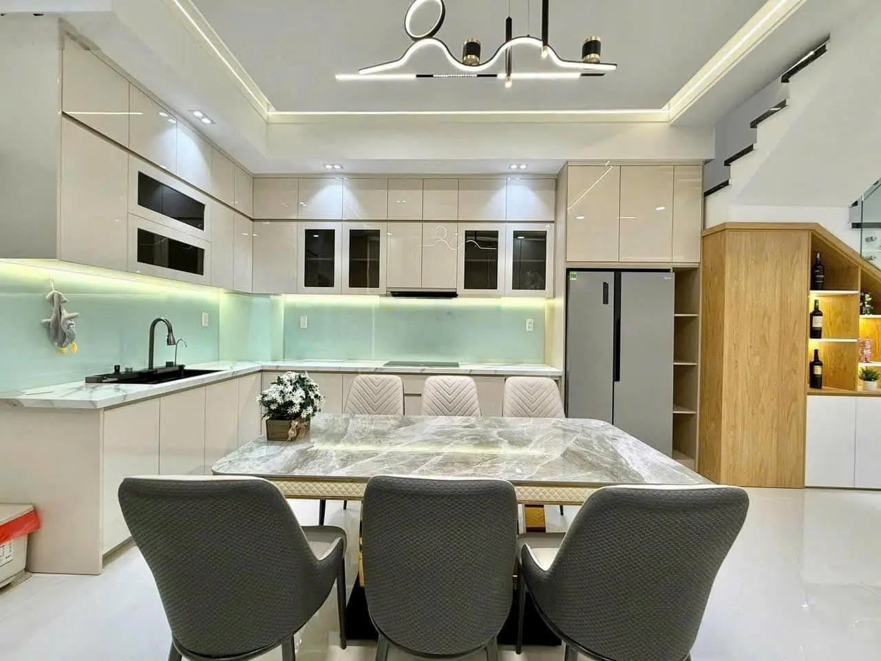 Nhượng lại căn nhà siêu đẹp ngay Bà Hom, Quận 6, 60m2. Hẻm 6m, đông dân cư