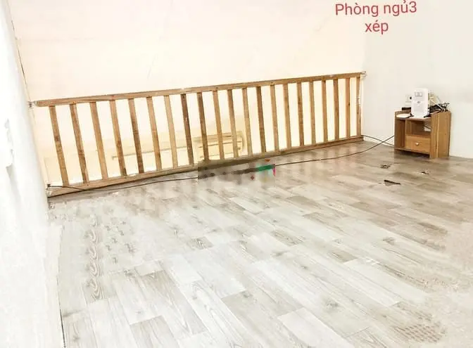 Tập thể 3 ngủ ngay mặt phố chính