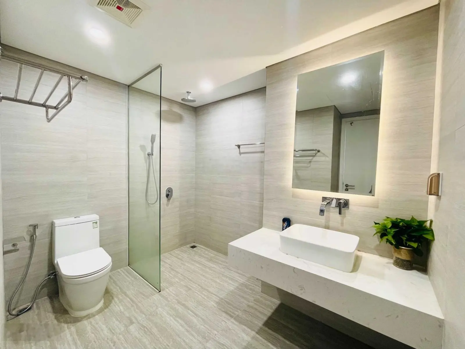 Cắt lỗ bán căn góc Đông Bắc 76,8m2 - 2PN 2WC full nội thất Marina Suites Nha Trang - chỉ 3,1 tỷ