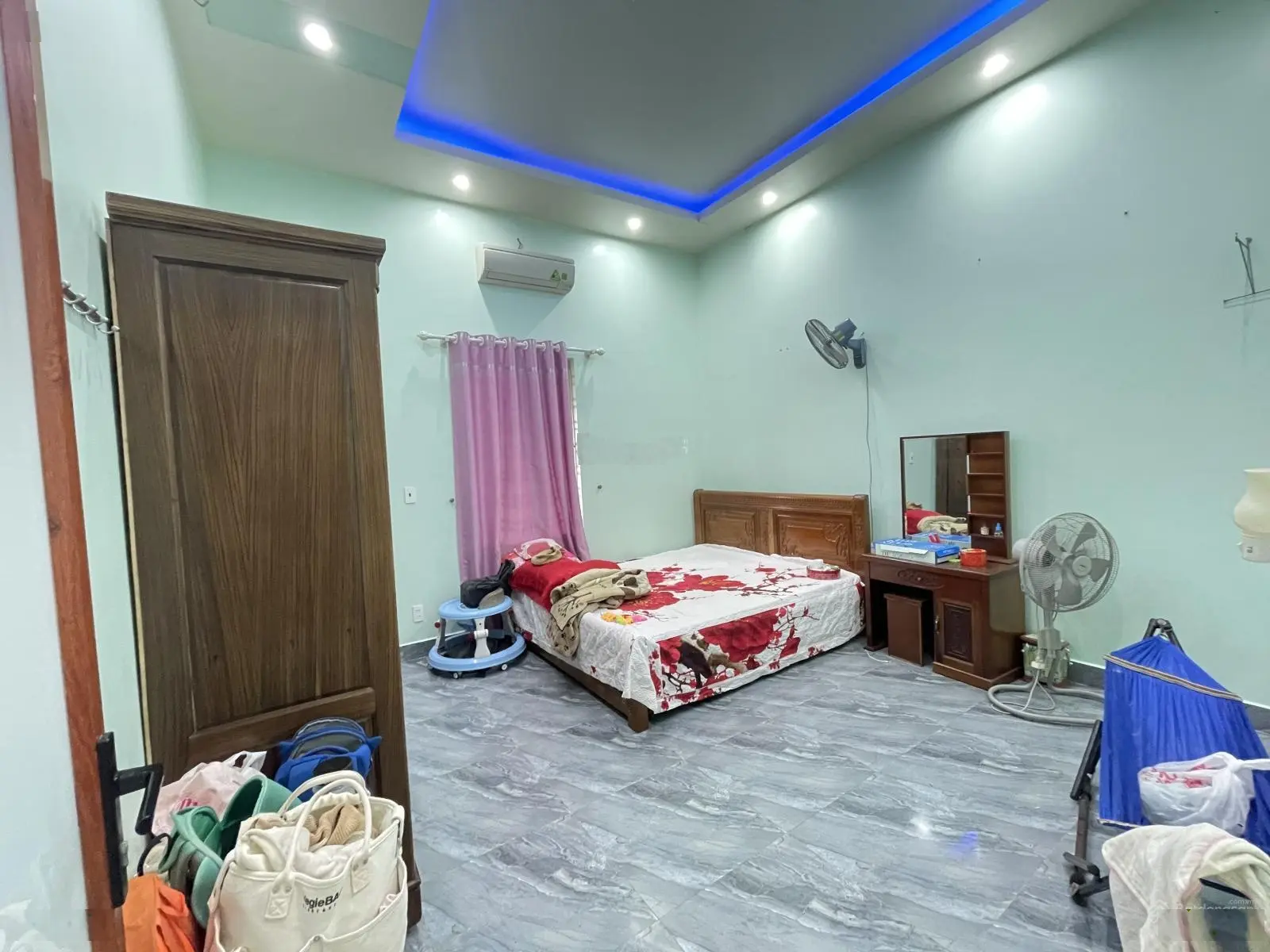 Bán nhà kiểu villa 255m2 mặt tiền 10m Hồng Thái - An Dương ô tô đỗ 2 cái trong sân, chỉ 7 tỷ