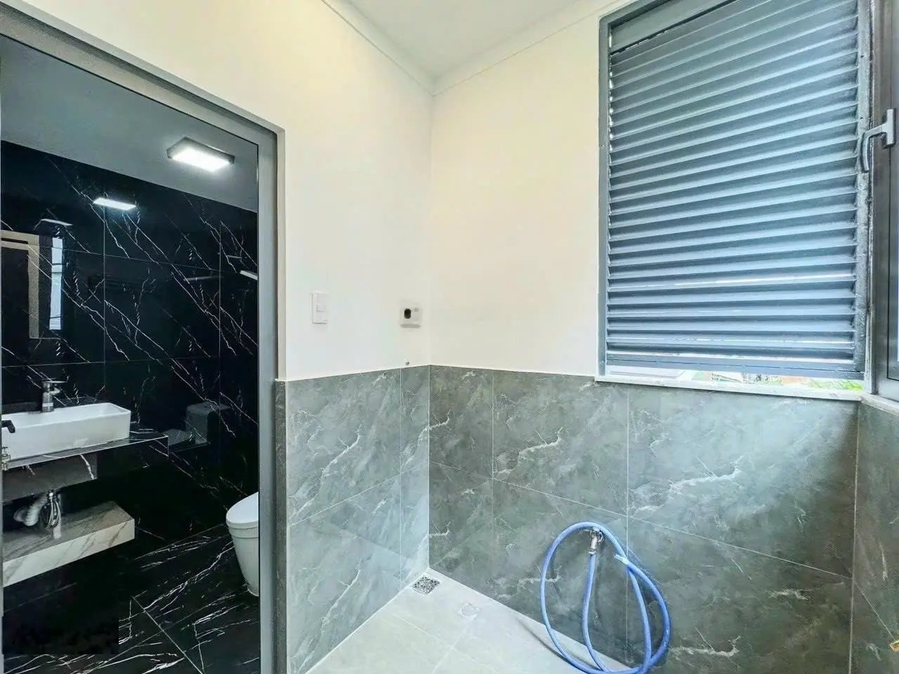 Bán nhà 3 tầng, 4PN, 4WC, 61m2 (4,3*14,2) giá 3tỷ100, ngay hẻm Kỳ Đồng, P9, Quận 3 sổ hồng cầm tay