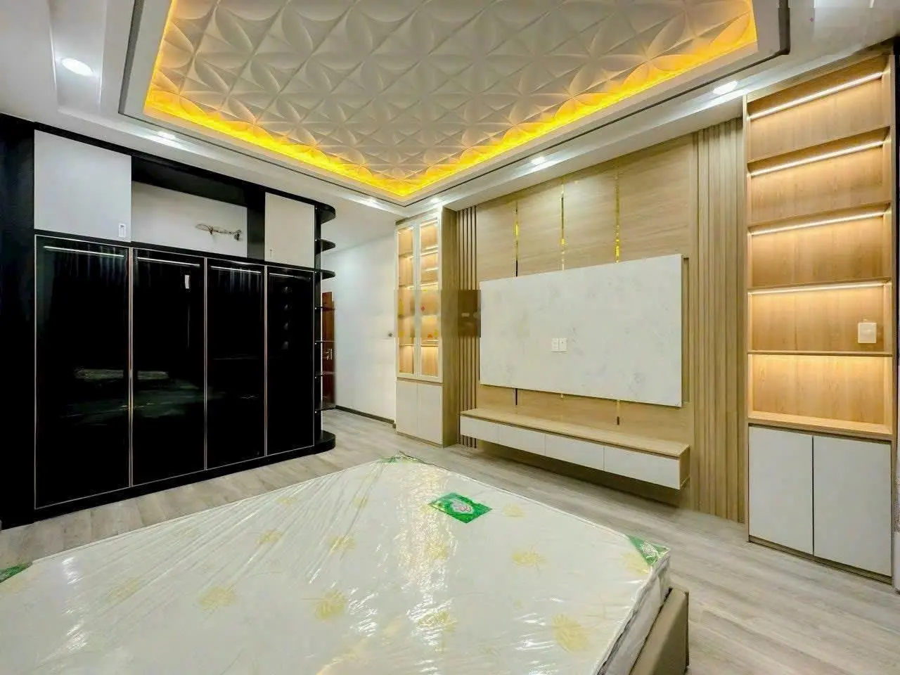 Nhà mặt phố Lý Phục Man, Bình Thuận, Quận 7, TP.HCM, 14,8 tỷ, 100m2, view đẹp bán gấp