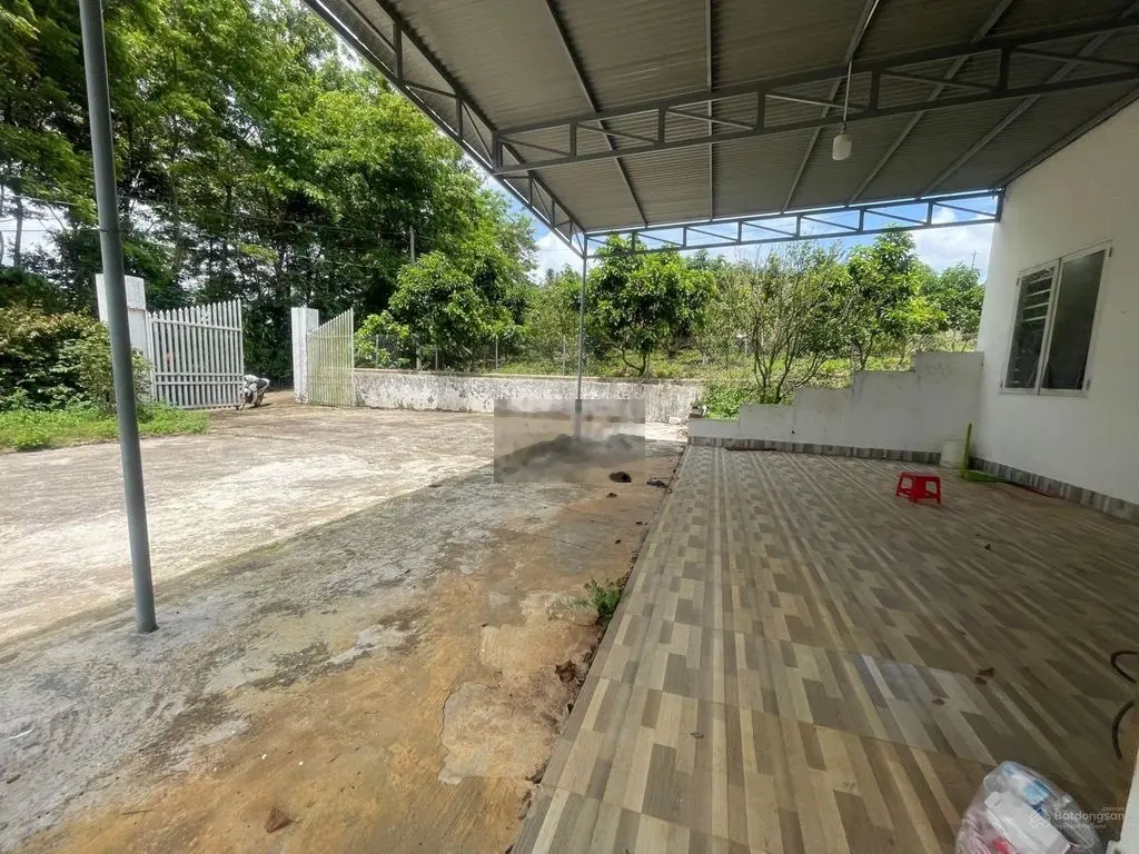 Bán lô 1398m2 có 100m2 thổ cư , có nhà cấp 4 sẵn , giá 600triệu Tluong