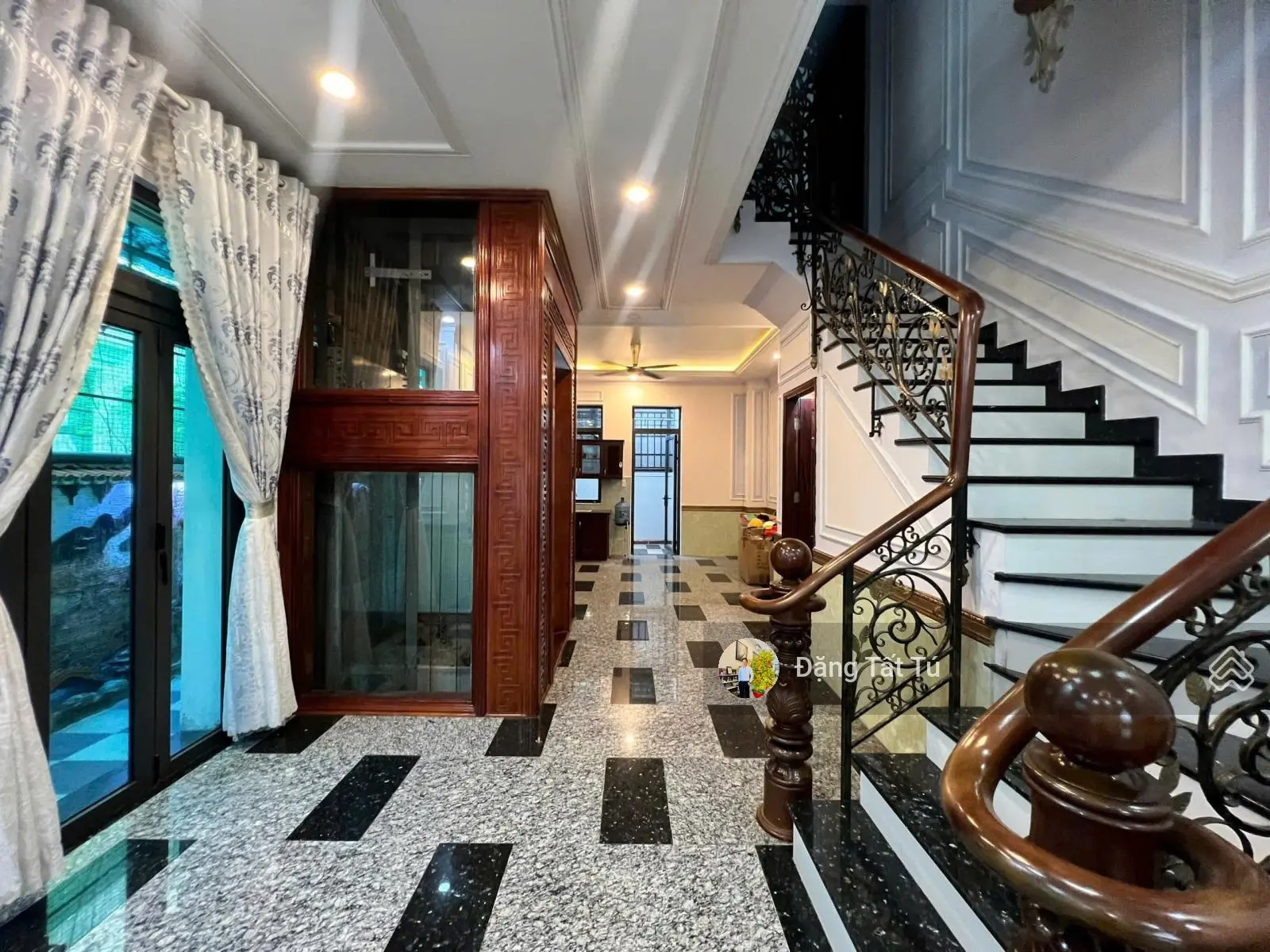 Cần bán nhà phố Lakeview city nhà hoàn thiện có thang máy giá 17.5 tỷ. Lh: 0917330220