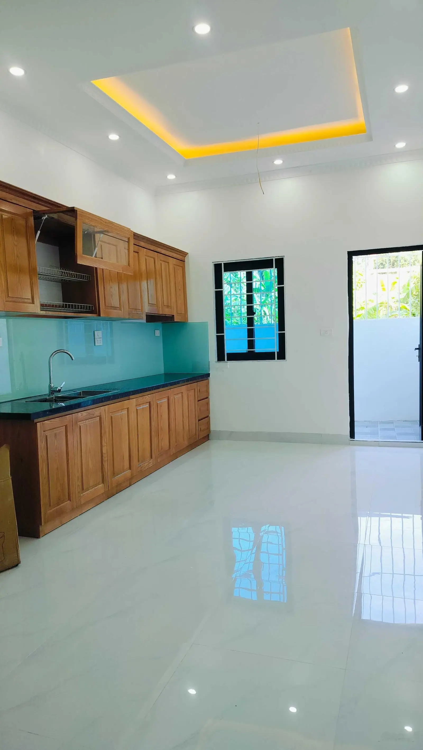 50m2 x 5T, giá: 5.X tỷ, 6 phòng khép kín. Đại Cát, BTL, HN. Nhà xây mới ôtô cách 20m. LH 0916181898