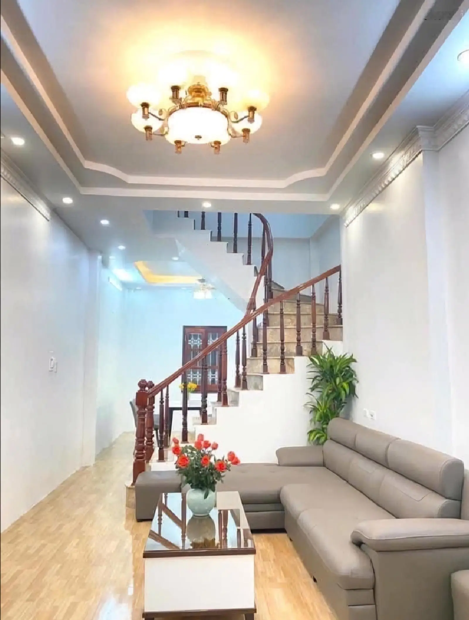 Cầu Giấy, Trung Kính 51m2, 4 tầng, giá 12.8 tỷ. LH Giang 0979388189