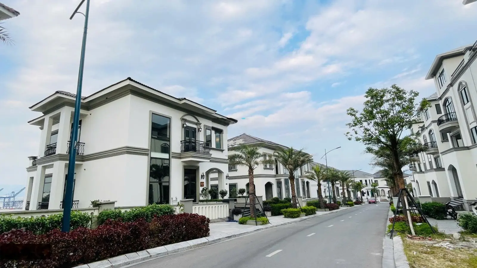 Đỉnh nóc - kịch trần - bay tung rời, biệt thự đồi cao view biển Hạ Long, dự án Beverly Hills Villas