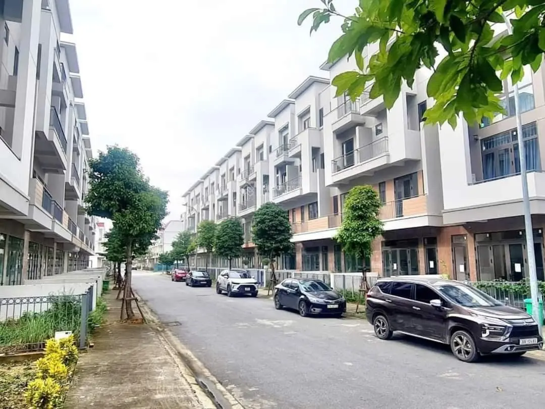 BÁN CĂN SHOPHOUSE 75 m2. centa diamond. sát chợ vải ninh hiệp