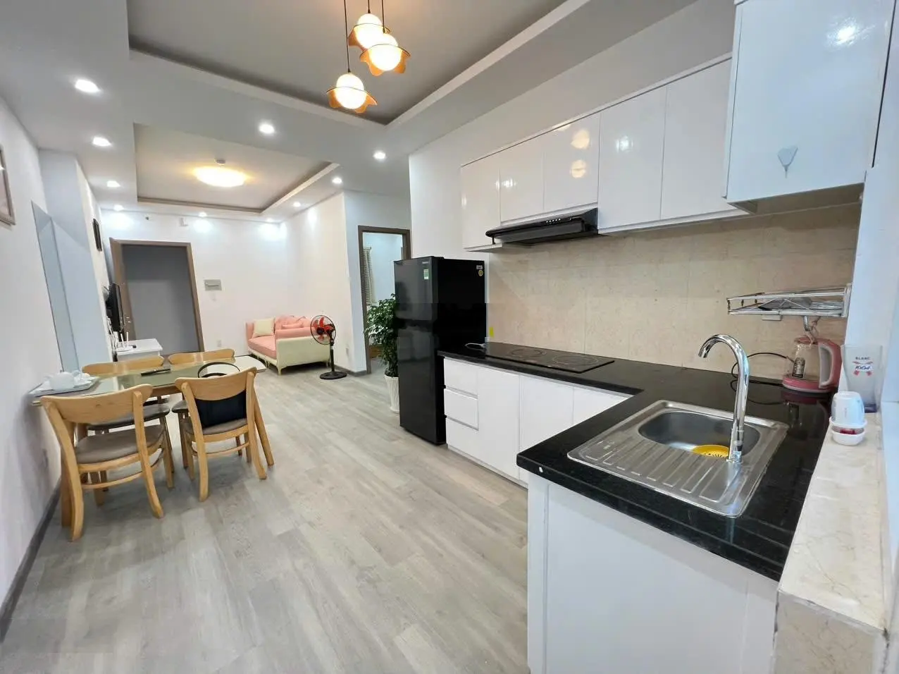 Bán căn 30 kế bên căn góc. Full nội thất 59m2. View biển. Giá bán 1.950 tỷ. Lh 0931 354 ***