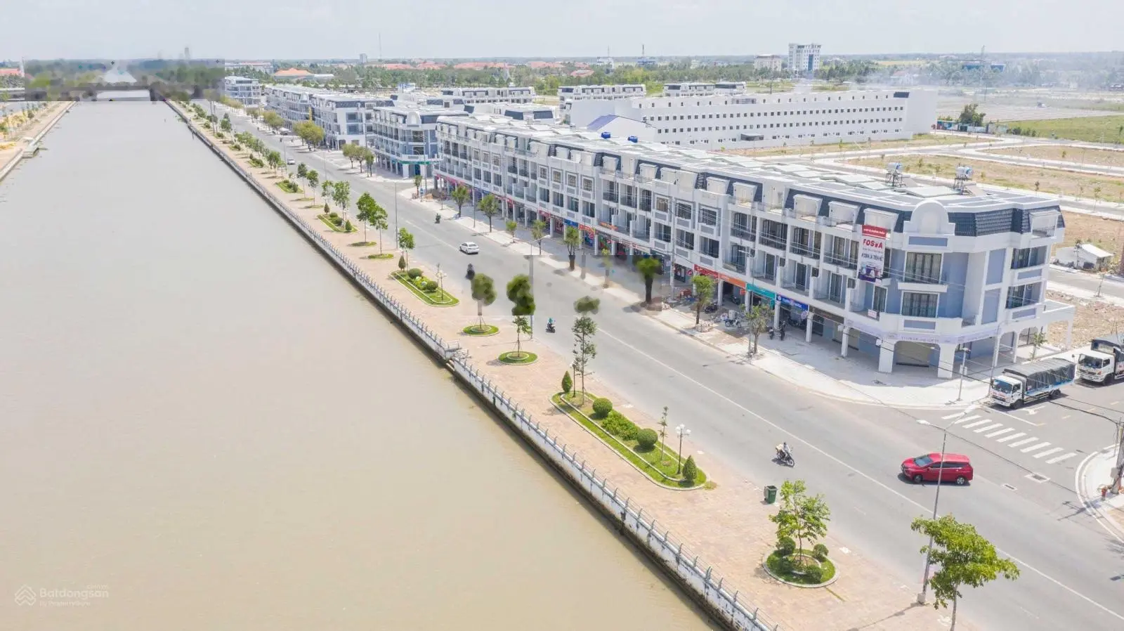 Bán nhà shophouse view kênh Trần Hưng Đạo đối diện tỉnh ủy Hậu Giang