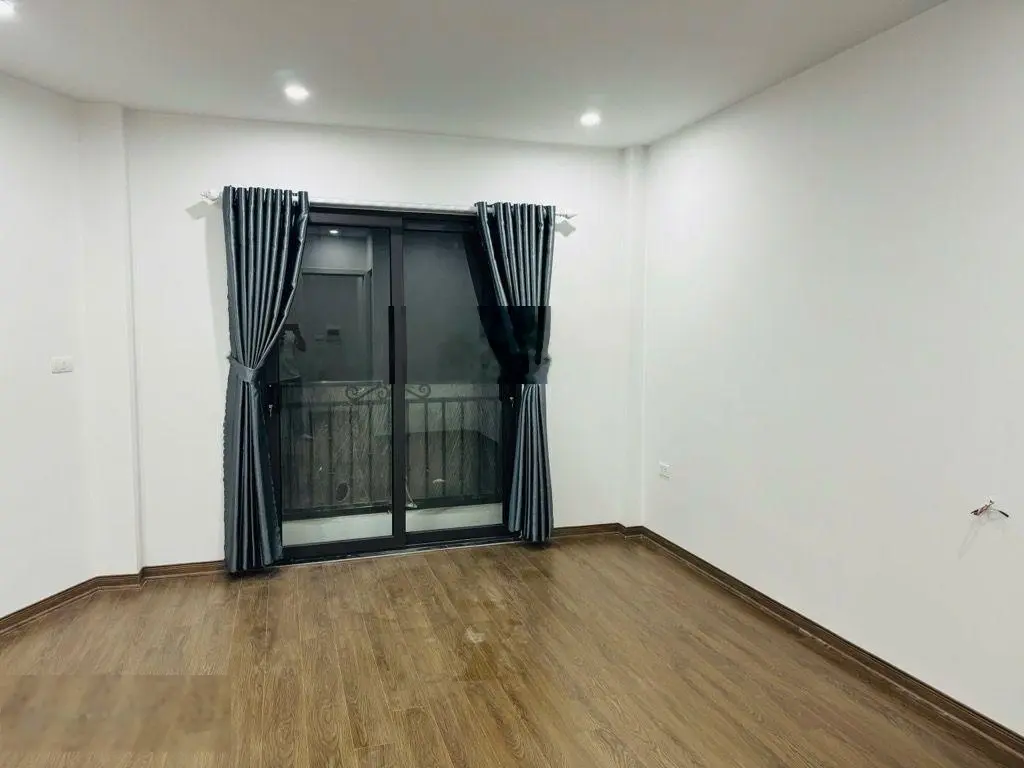 Bán nhà Lương Thế Vinh Nguyễn Trãi - nhà đẹp - khu vực nhiều tiện ích, 40 m2, nhỉnh 5 tỷ