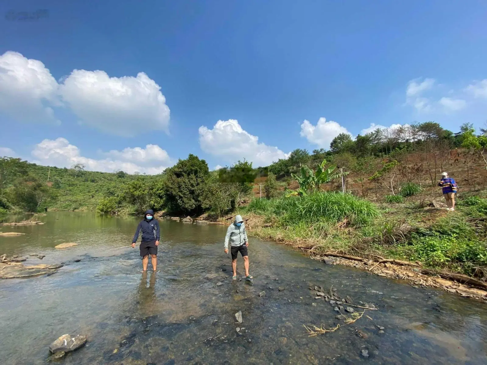 Đất thành phố Bảo Lộc ven sông Đại Nga, thích hợp làm nghỉ dưỡng, farmstay. Có sẵn 300m2 đất ở