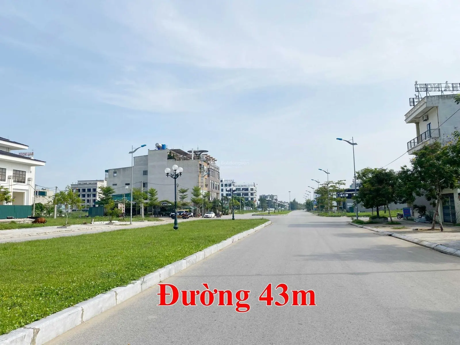 Chính chủ nhờ bán gấp lô đất đường 43m, cách biển Sầm Sơn 300m, cách Sun World 2km, giá rẻ nhất