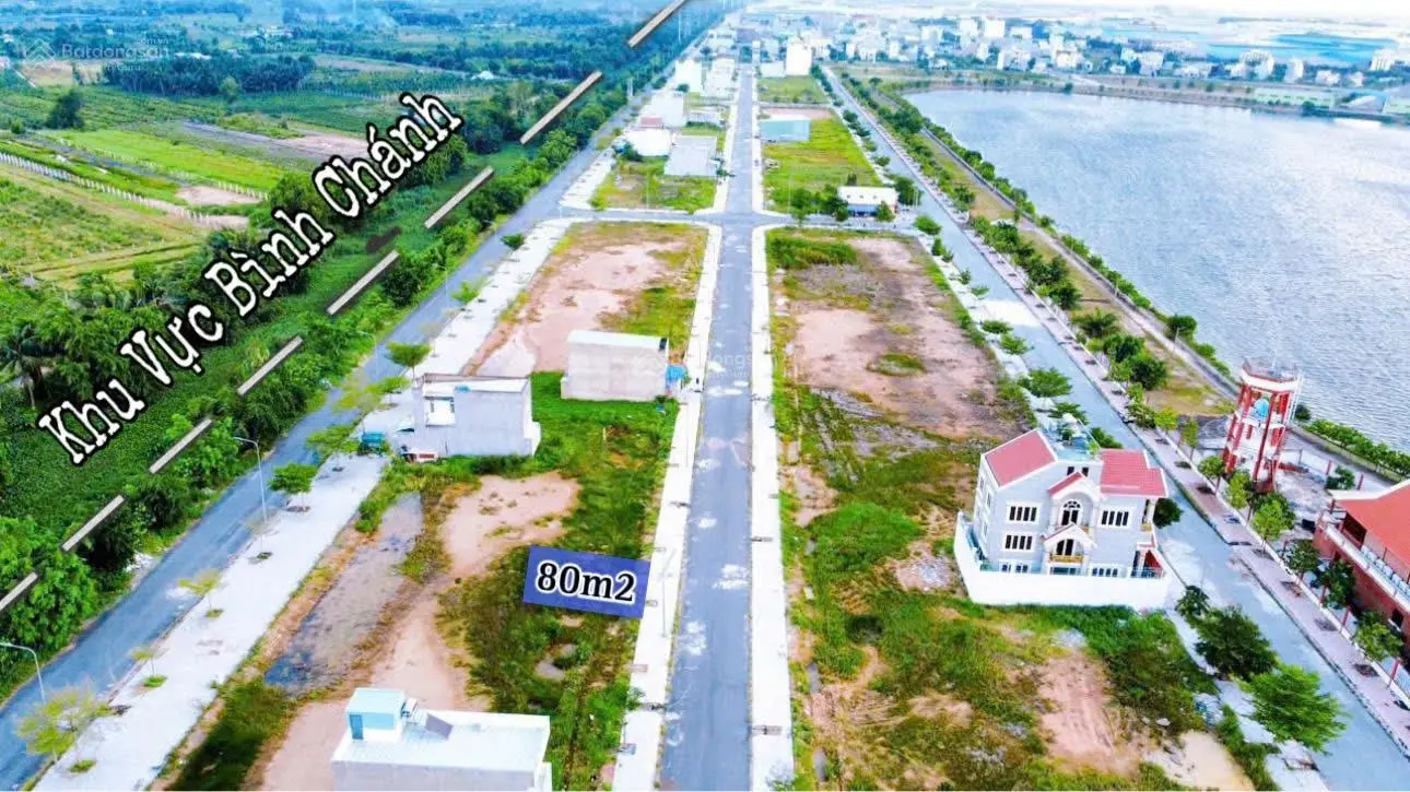 Bán lô 80m2 giáp trung tâm chỉ cách con kênh 7 mét