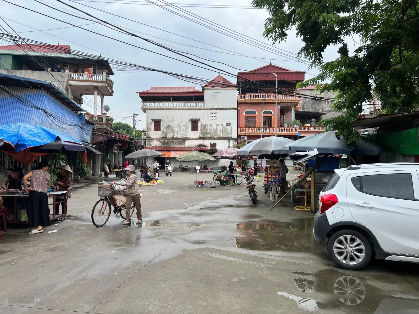 Cần xử lý việc gia đình, bán gấp lô đất thổ cư gần chợ Đồng Hương, giá 8.8 triệu/m2, thổ cư 100%