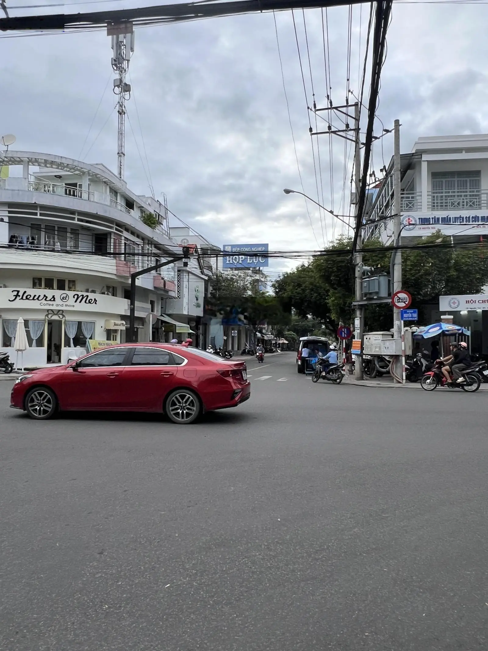 Bán nhà 4 tầng mặt tiền kinh doanh Lạc Long Quân gần chợ, P. Phước Tân Nha Trang - sổ hoàn công