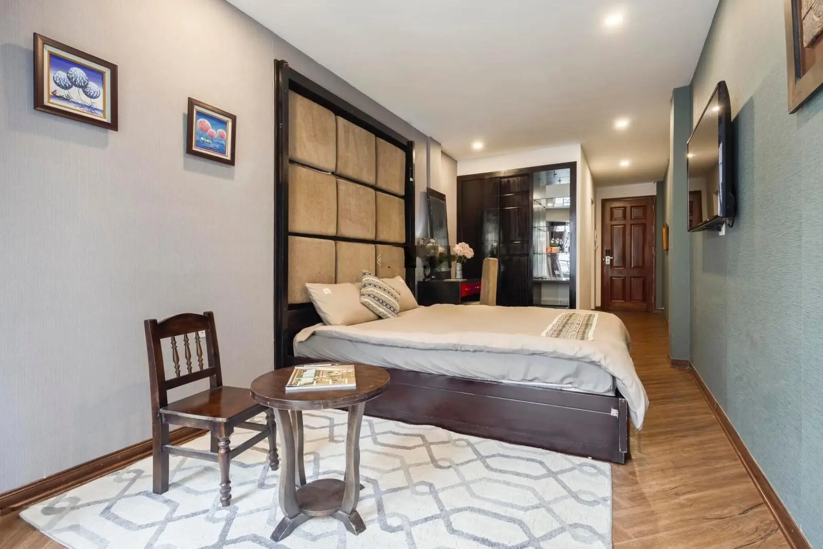 Bán Nhà MP Quận Hoàn Kiếm,S : 50m2, MT:4.9m, KD,homestay, apartment, giá chỉ 420 triệu/m2.