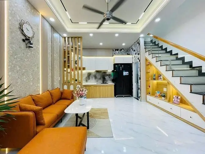 Bán nhà giá tốt ở Hậu Giang, p11, Q6, 60.5m2, 2 tỷ 950, SHR