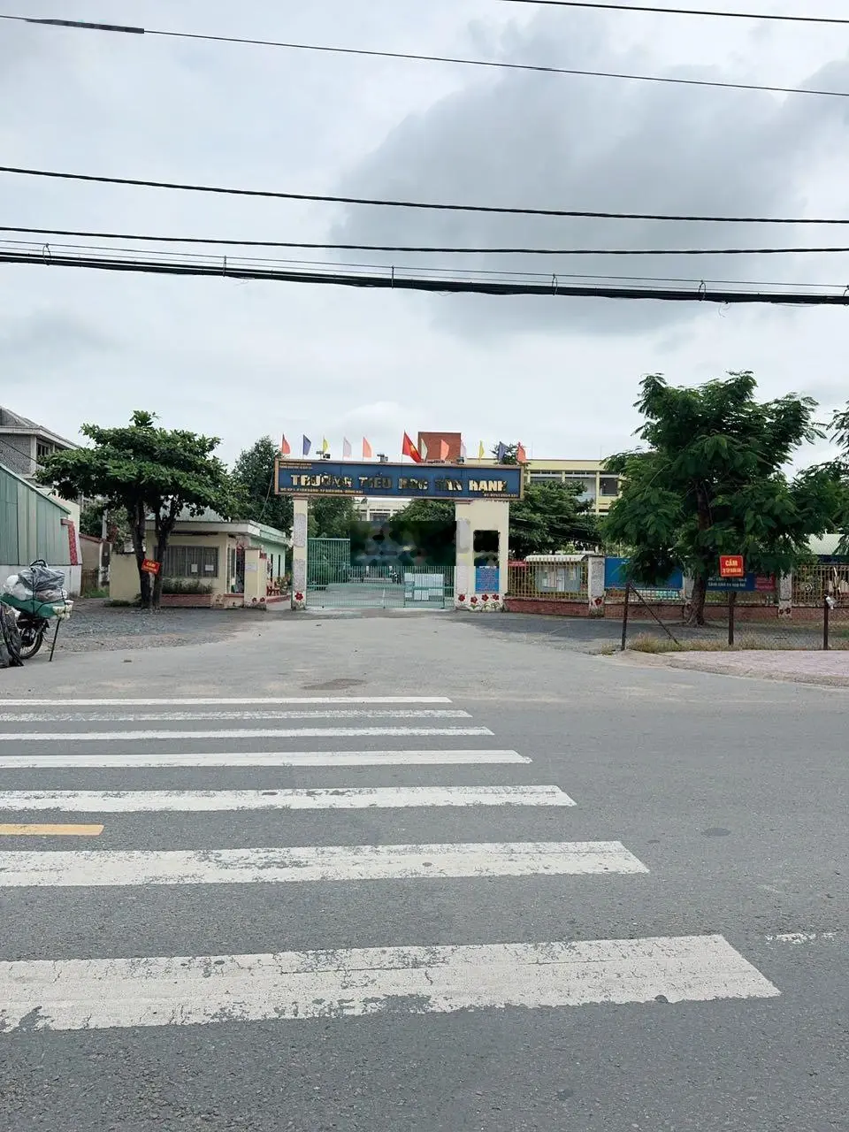 Bán lô đất phường Tân Hạnh, TP Biên Hoà. DT: 8,1x20= 160m. Giá: 3tỷ5TL, đường 6m + vỉa hè 3m