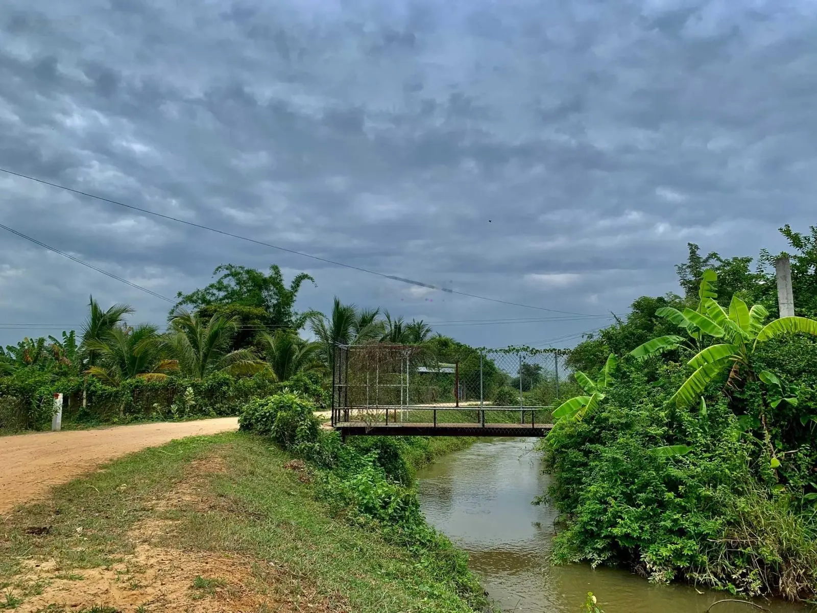 Cần bán lô góc 1790m2 CTLN ngay kênh nước đường dân sinh kết nối nút xuống cao tốc Phan Thiết