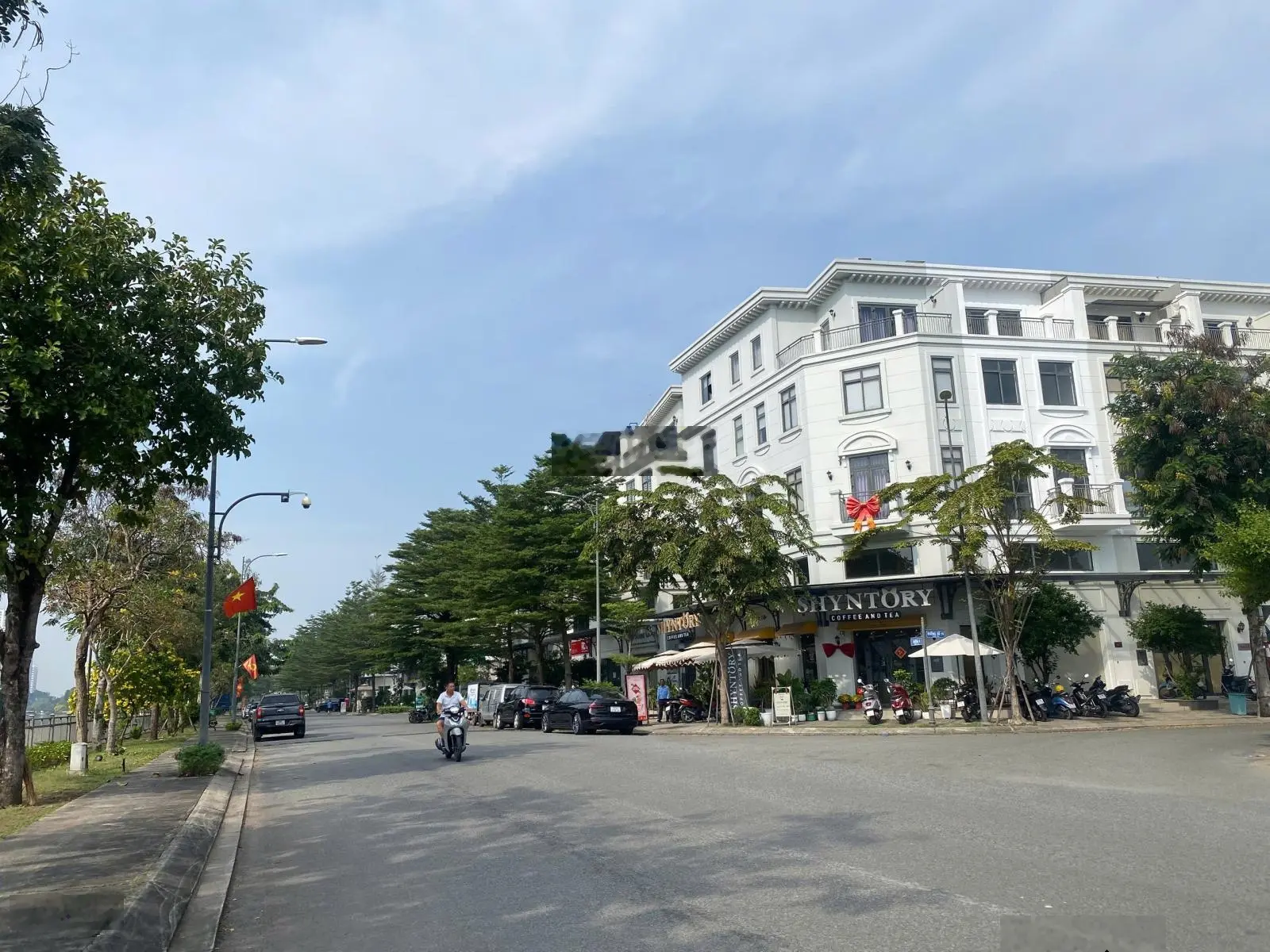 Bán nhà mặt phố giá tốt tại Lakeview City, Đường R, Phường An Phú, Quận 2, 32 tỷ, 200m2