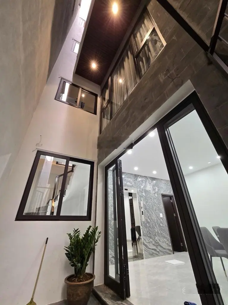 Bán NR view đẹp, 42m2, 3PN, 4WC tại Ngọc Lâm, Long Biên, Hà Nội, giá thỏa thuận