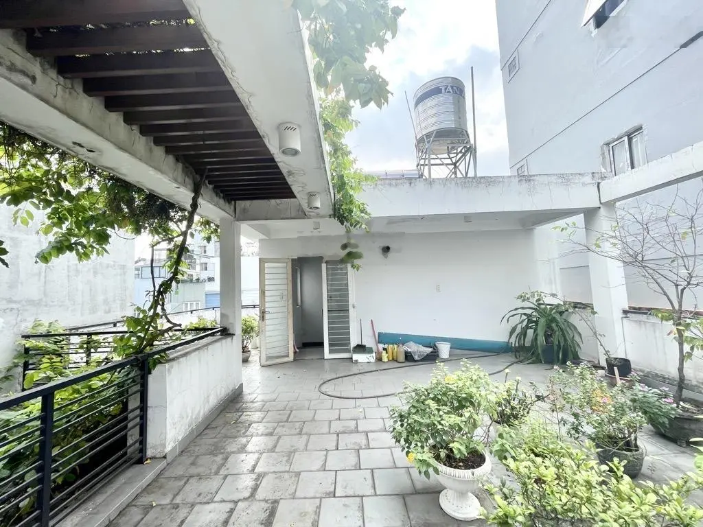 Bán Nhà Villa Nguyễn Văn Nghi .(140m2) 3 tầng Biệt thự Vườn giá 70 triệu/m2 . Giá rẻ cần bán gấp