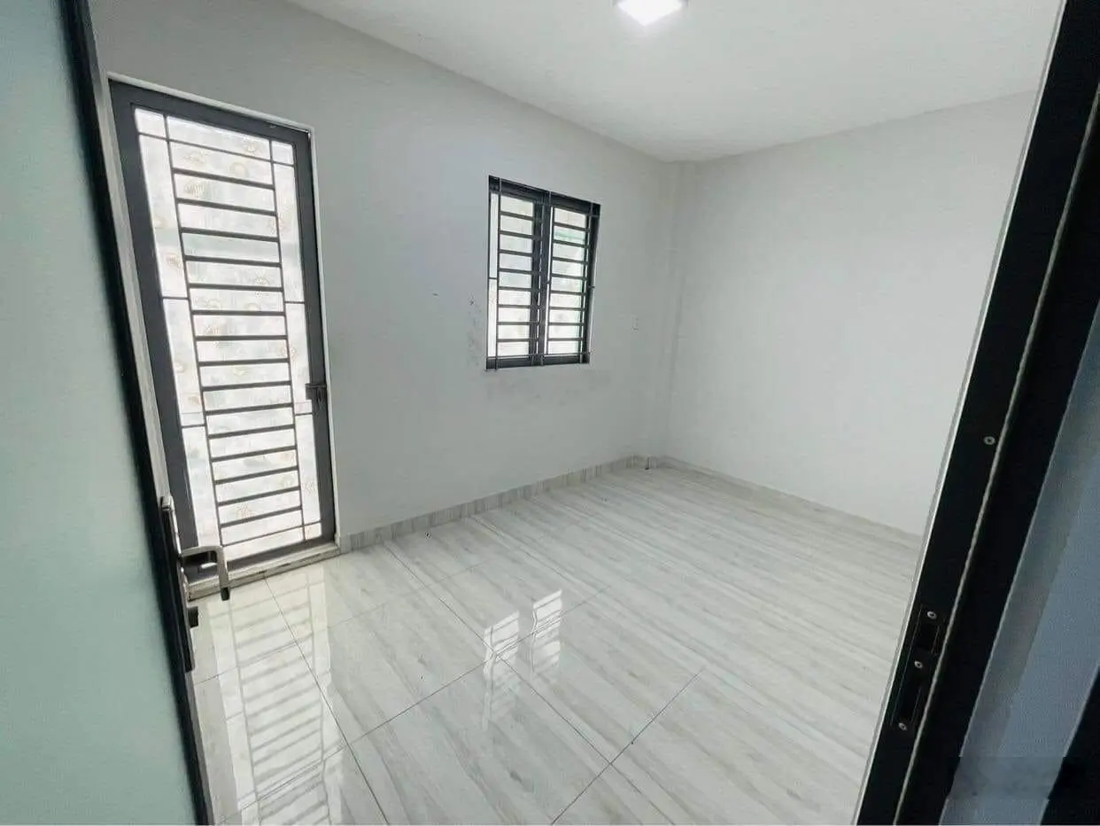 Nhà ngộp cần bán gấp, Đường Phạm Văn Hai, Q. Tân Bình, 40m2, SHR. LH: 0984555724