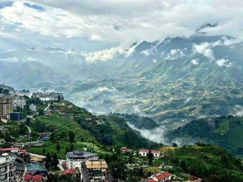 Hàng thật - Chỉ 2.1 tỷ căn 2 PN tại trung tâm Sapa, view núi Hàm Rồng, full nội thất, sổ đỏ lâu dài