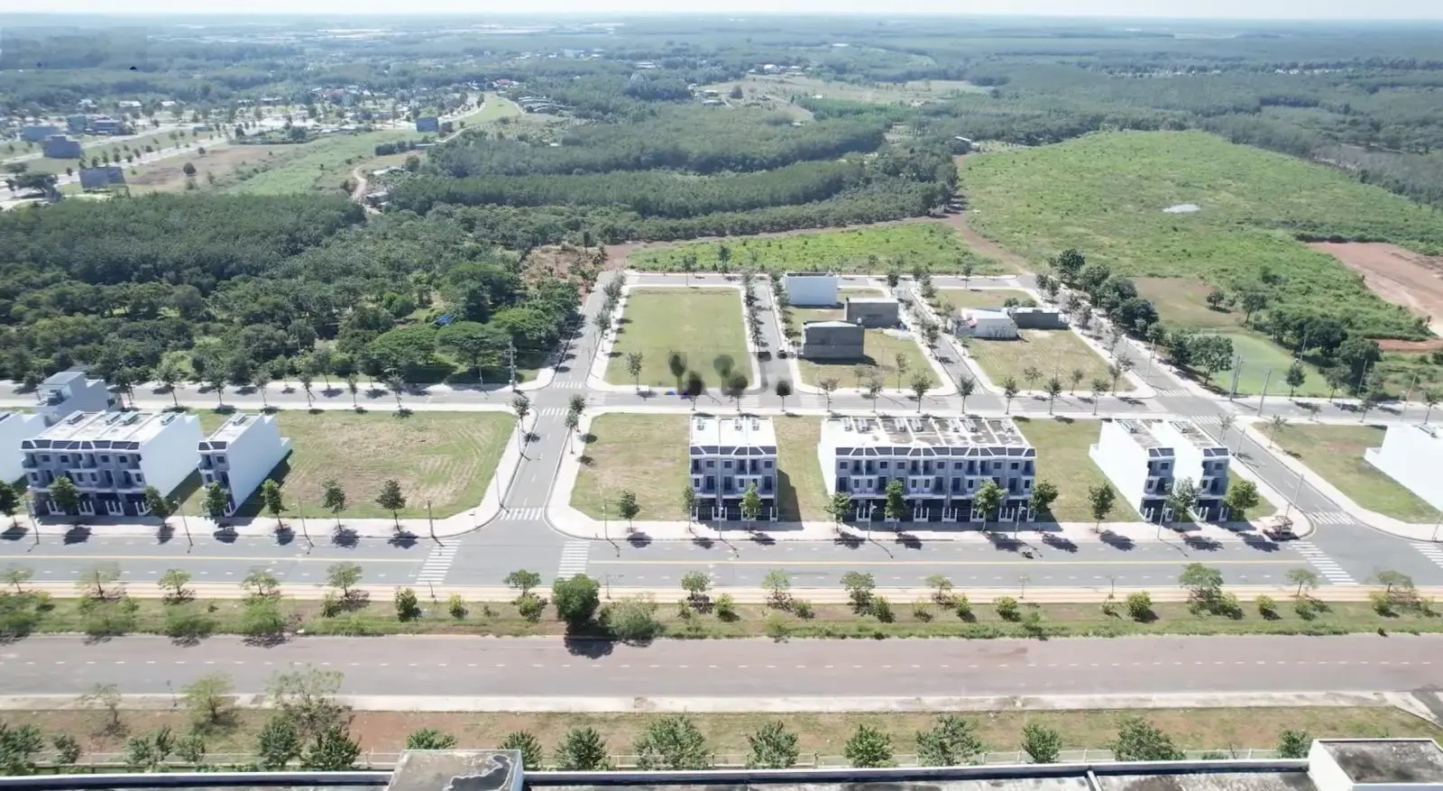 Bán gấp lô đất chỉ 850 triệu đối diện công viên 1000m2 - rất phù hợp để ở - sổ hồng riêng