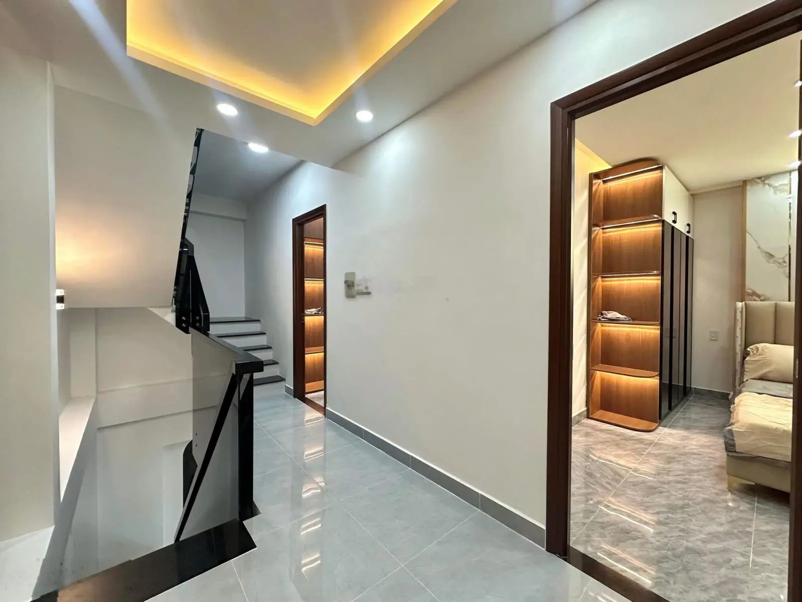 Bán nhà ngộp 1 trệt 2 lầu, 60m2,4 phòng ngủ, GIÁ 2.85 TỶ, sổ riêng ngay Hòa Bình, Phường 3, Quận 11