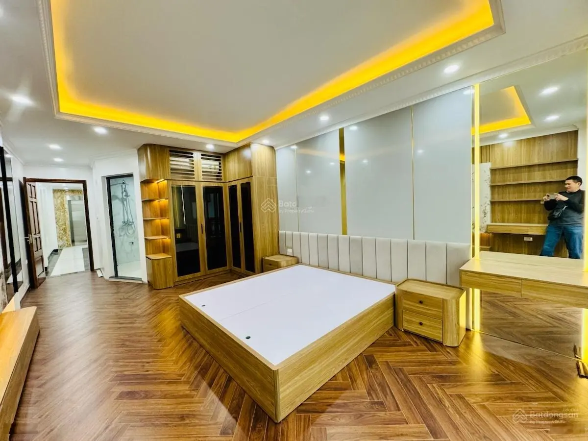 Bán nhà quận Hai Bà Trưng, 71m2, 6 tầng, thang máy, tầng 1 để được 3 ô tô