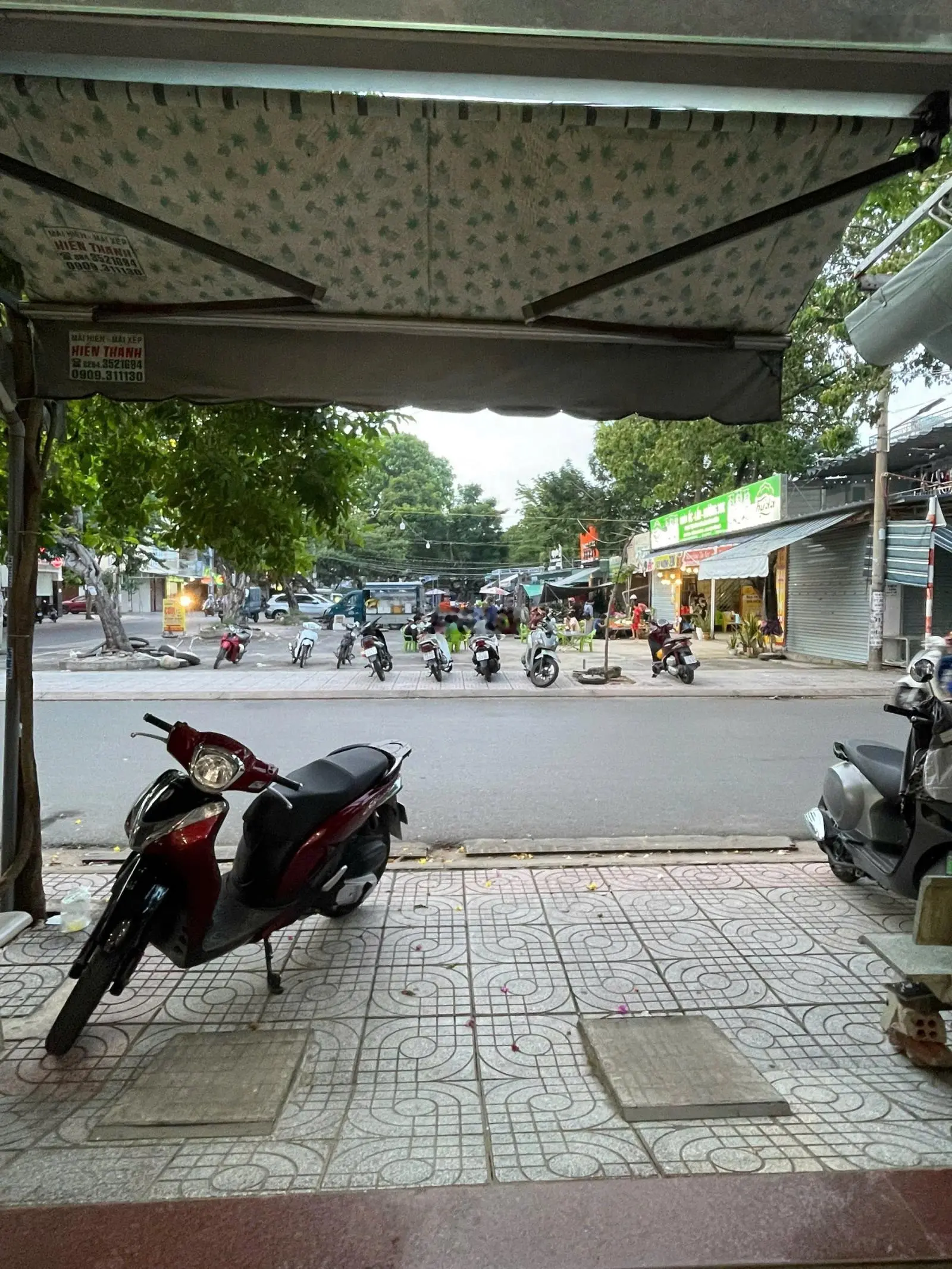 Bán gấp căn nhà phố ngay chợ Rạch Dừa. Giá thị trường 9 tỷ giảm còn 7 tỷ 9 (Bao hết thuế phí)