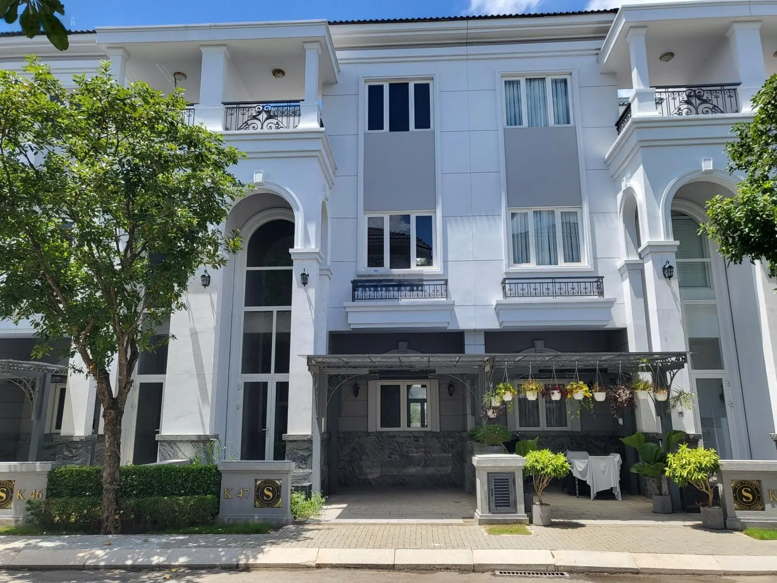 Bán nhanh căn nhà phố Sol Villas 132m2 giá 13.9 tỷ. Vị trí đẹp. LH: 0939968879