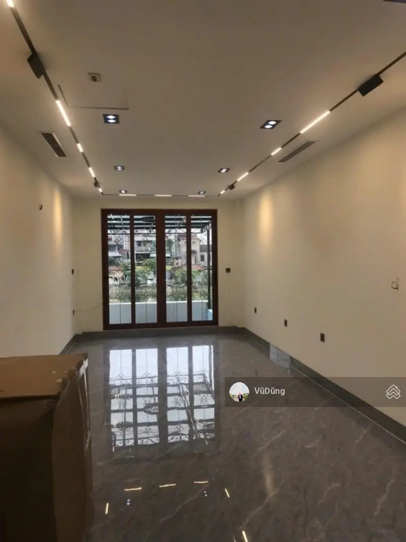 Bán nhà phố Long Biên 50m2, 7 tầng, gara, thang máy, view hồ, kinh doanh, đầu tư, full nội thất