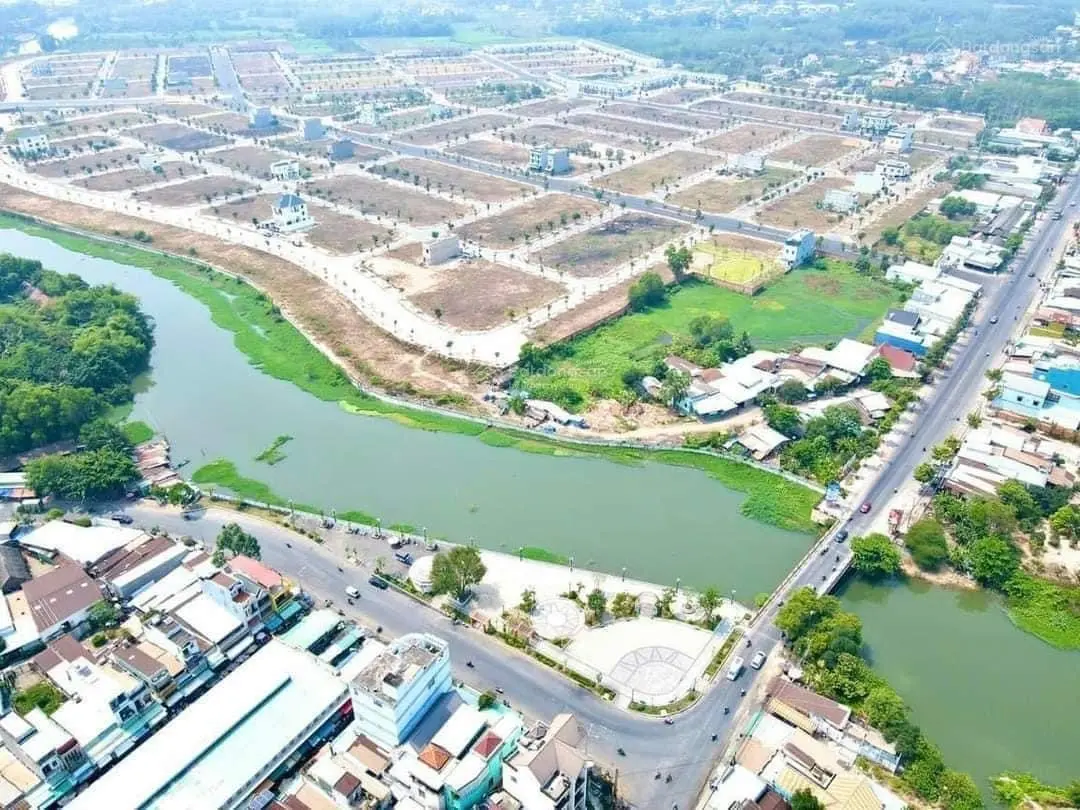 Kẹt tiền bán nhanh lô đất đường N2 Mega city Bến Cát chỉ 1,1 tỷ bao phí. Đường đẹp ra sông Thị Tính