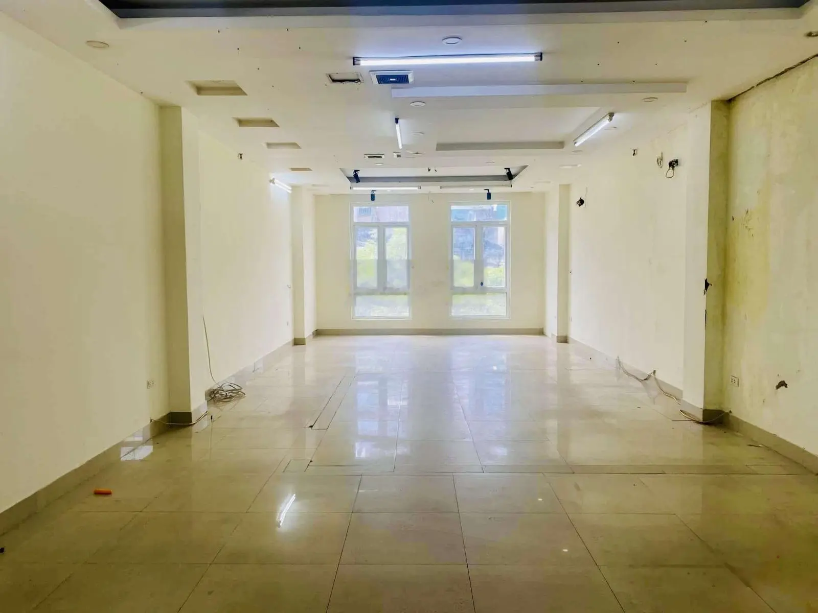 Bán nhà mặt phố Đội Cấn, P. Liễu Giai, dt 80m2, 4T, giá rẻ 33.8 tỷ có thang máy. Lh 0972174959