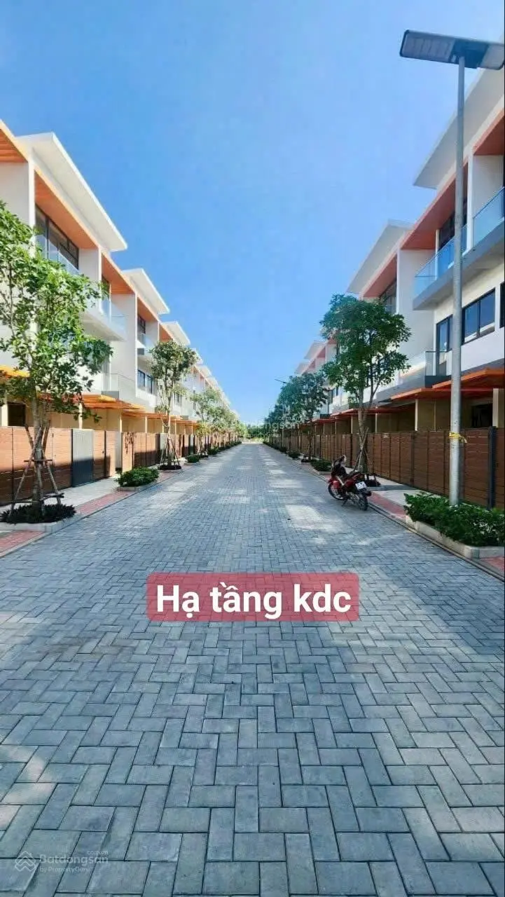 Bán nhà phố liền kề Elite Life 3 tầng DT sàn 211m2 giá tốt chỉ 3tỷ đường trước nhà rộng 10m