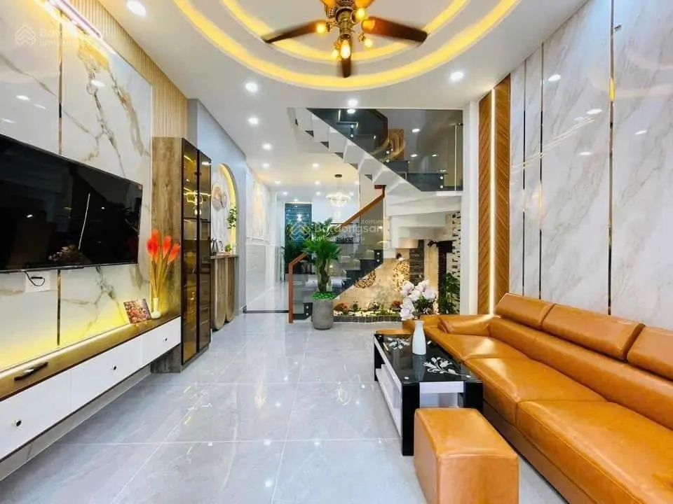 Nhà siêu đẹp 4 tầng 40m2 Lê Hồng Phong, Q5. Cách ĐH Sài Gòn 100m. Chủ gửi, cho thuê 15tr/thang