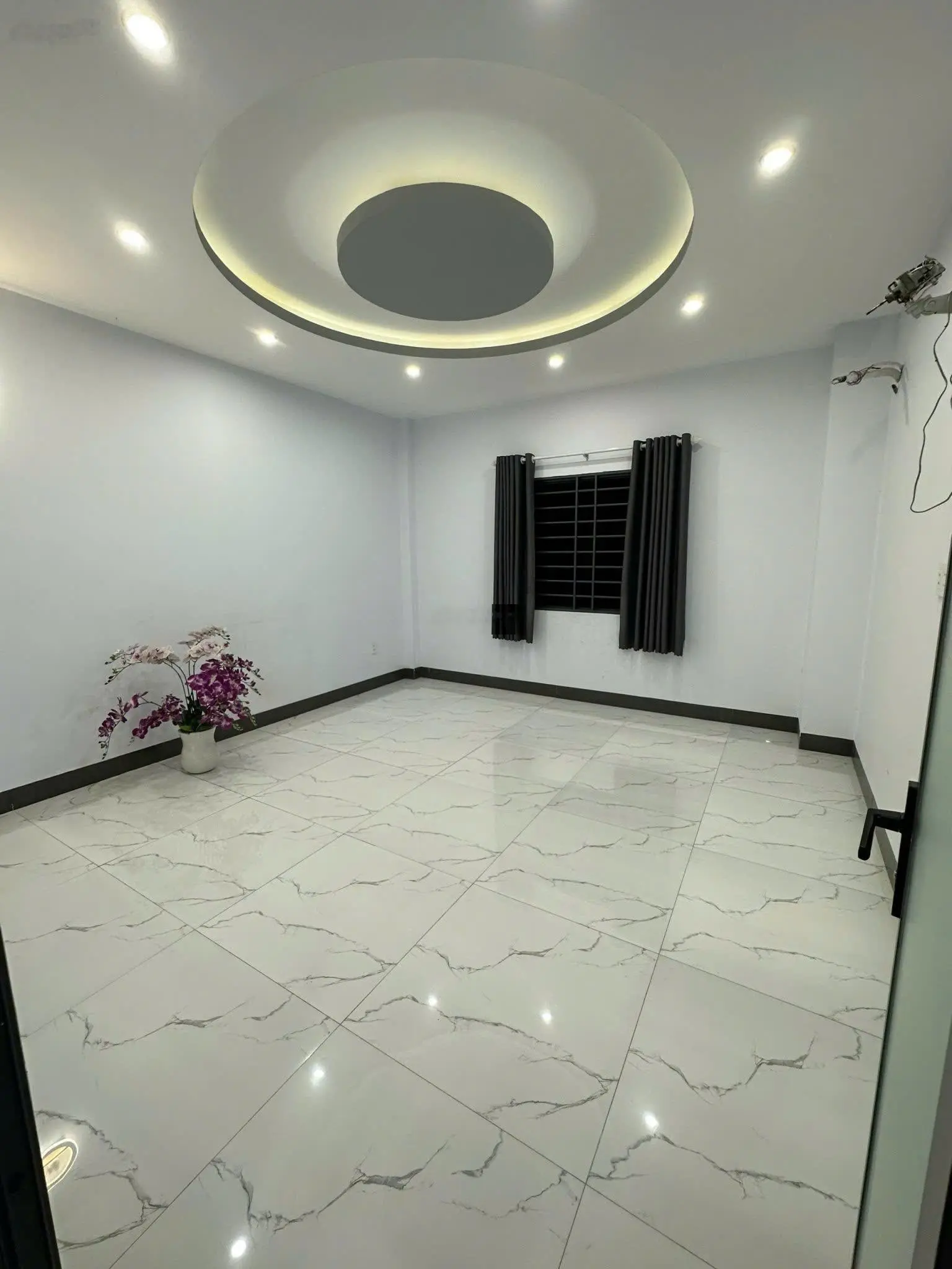 Cần bán nhà 1 trệt 1 lầu có tầng thượng tại KDC Lê Phong, Tân Bình giá 3tỷ6 69m2 full thổ cư