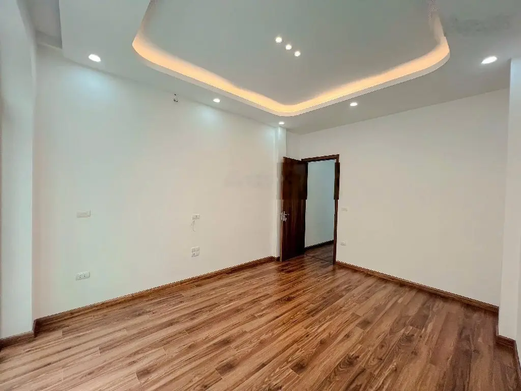 Bán nhà Thanh Bình, 40m2, kinh doanh, ô tô, 5 tầng, ở ngay chỉ hơn 8 tỷ