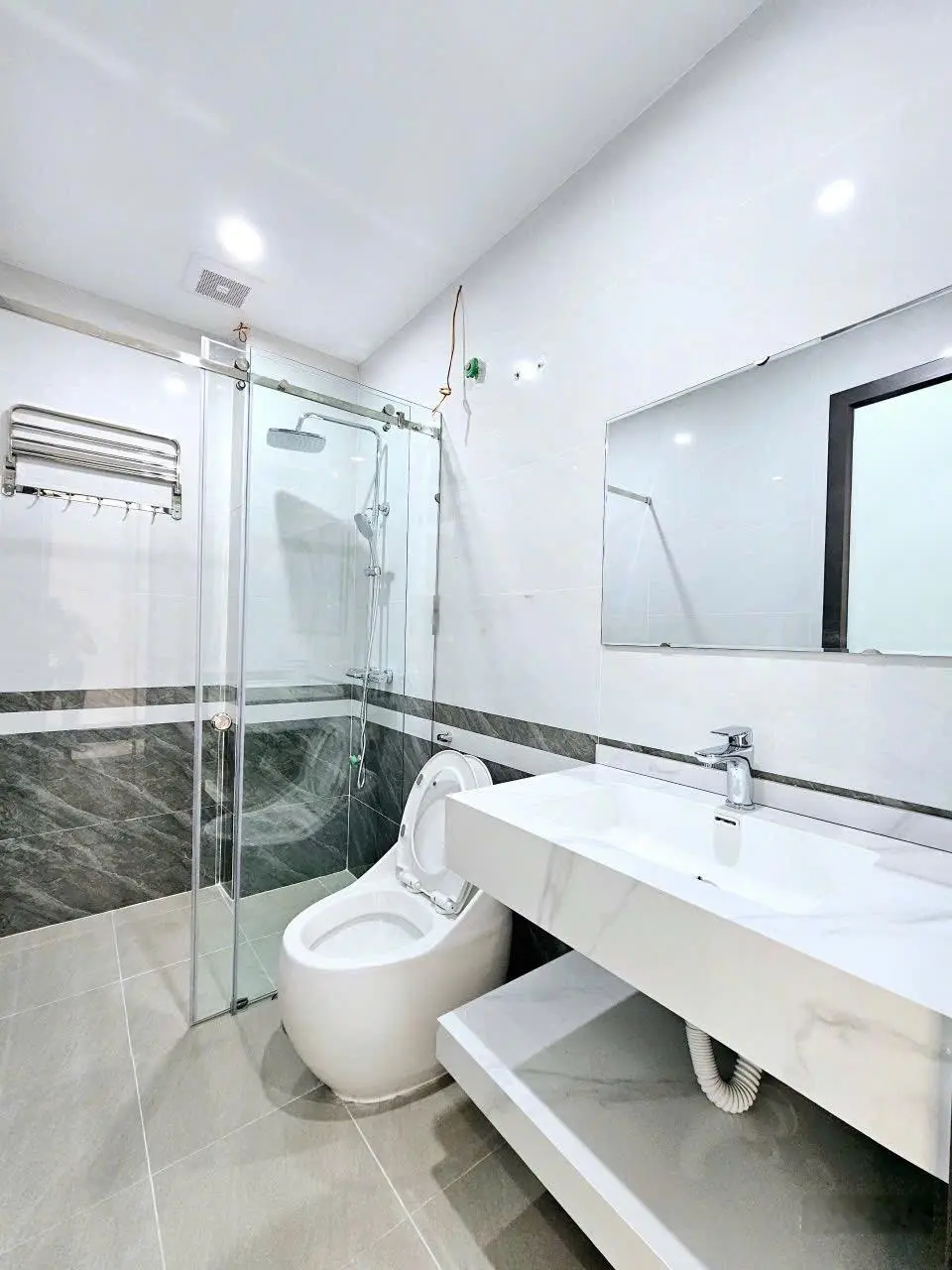 Nhà Hồ Sen ô tô quay đầu 50m2, 4 tầng, giá chỉ 4,98 tỷ có TT