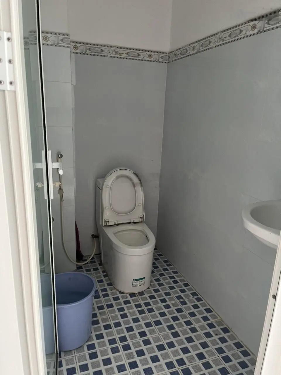 Nhà ở liền, trệt, lầu. DT: 3x12m= 1,35tỷ. TX 31, Q. 12. Có 3p. Ngủ, 2wc