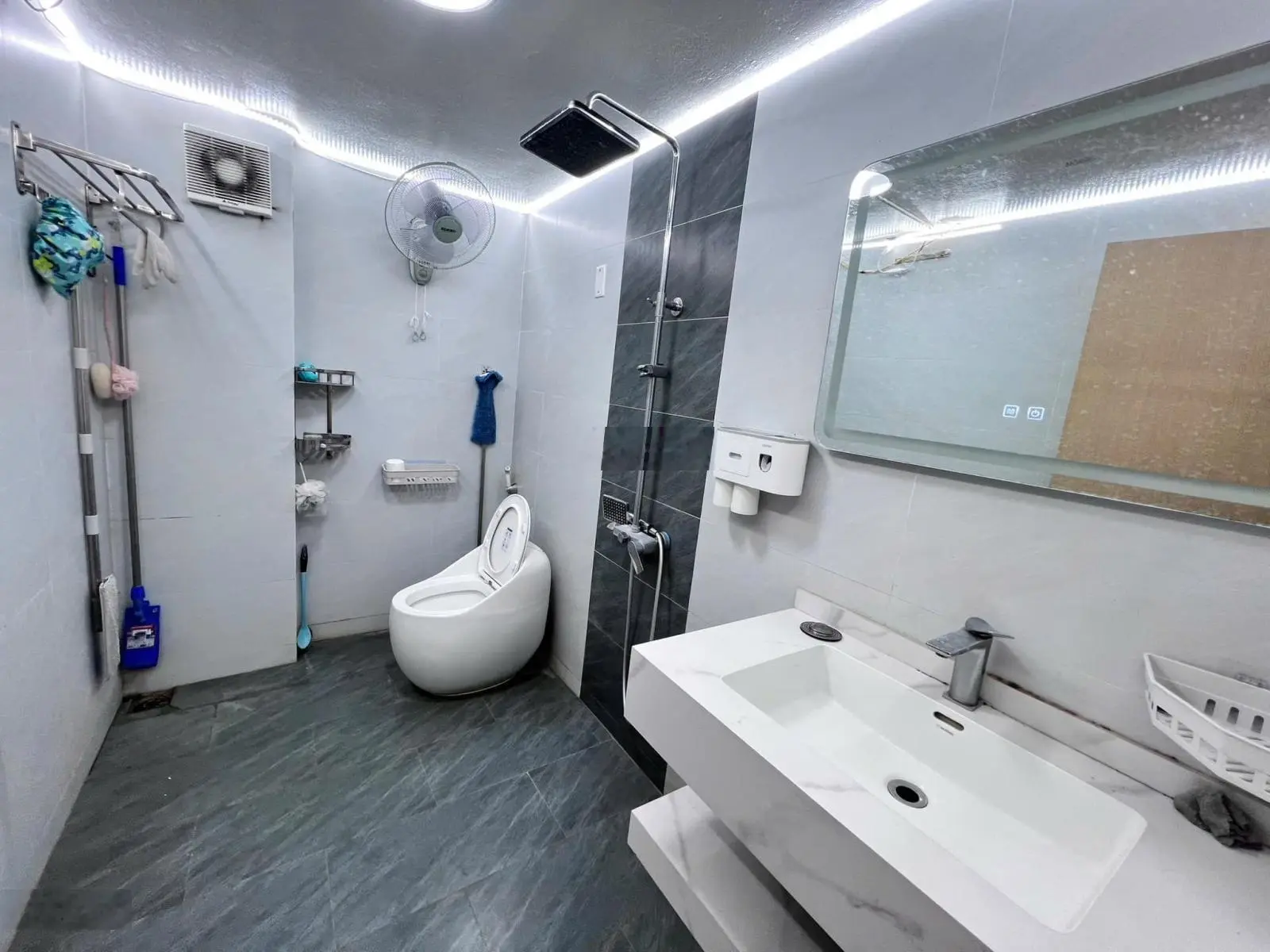 Bán nhà riêng tại Quan Hoa, 12,9 tỷ, 65m2, 4PN, 4WC, giá tốt, chính chủ