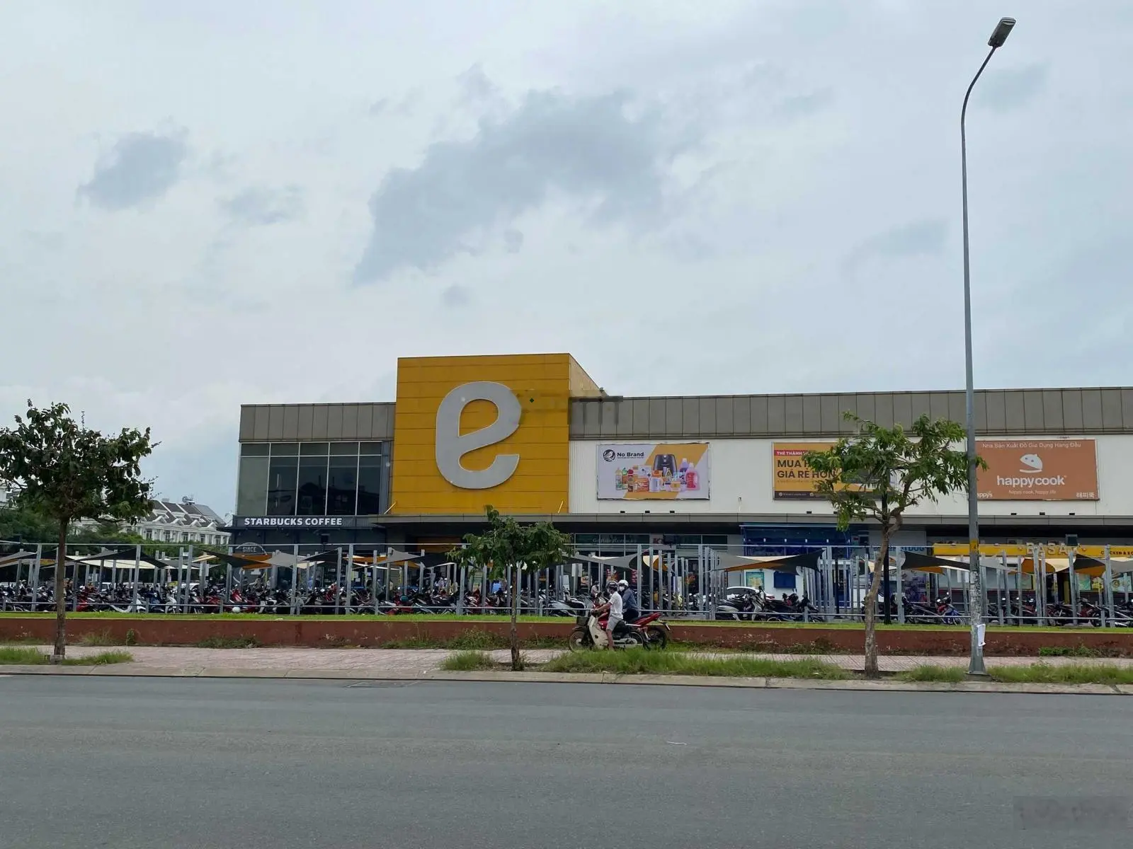 Biệt thự góc 2 mặt tiền đường Cityland Garden ngay siêu thị E Mart 11 x 20m. Giá thỏa Thuận