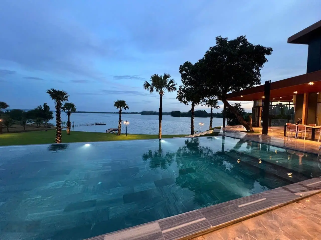 Bán resort view hồ Sông Ray, giá 25 tỷ đồng cách HCM chỉ 1h30p( còn thương lượng)